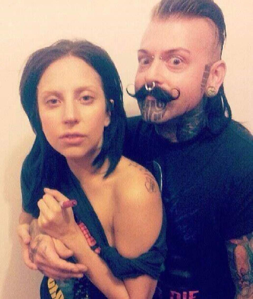 Lady Gaga o copiază pe Ruby! Uite ce şi-a făcut excentrica artistă! / Foto