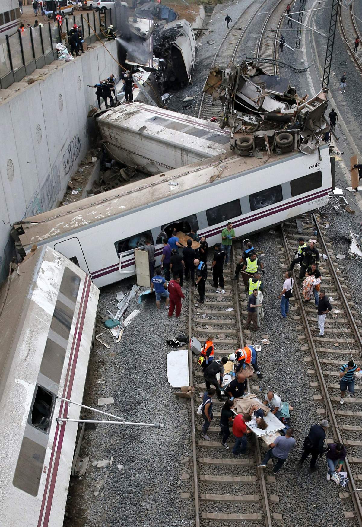 Tragedie în Spania! Peste 70 de morţi şi zeci de persoane rănite în urma unui accident feroviar!