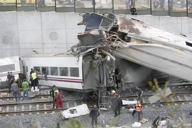 ŞOCANT! Primele imagini de la tragicul accident feroviar din Spania. Oare sunt şi români printre victime?