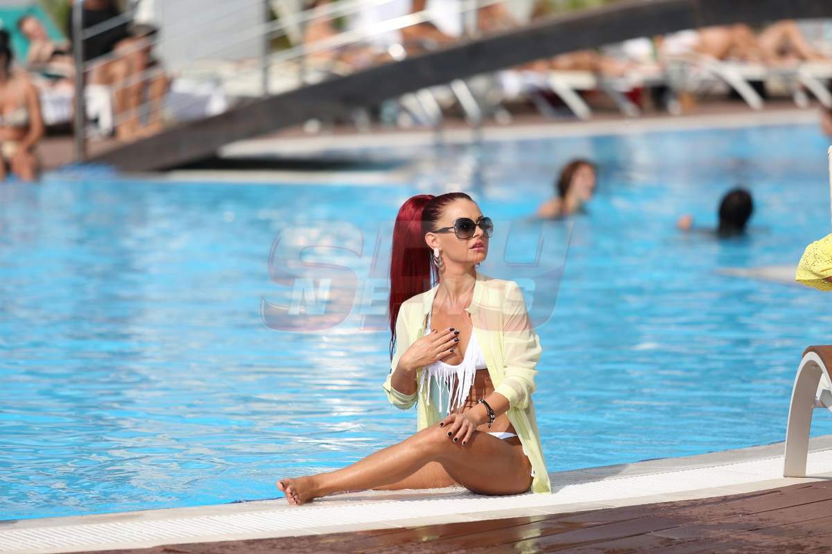 ATENŢIE, PERICOL! Ana Maria Mocanu, topless la piscină!