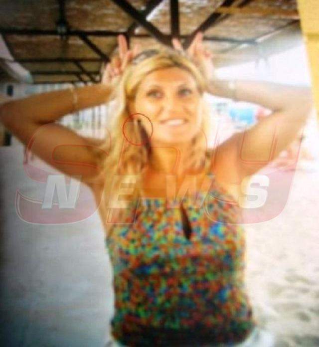 Blondă şi în costum de baie! Ipostază şoc pentru Elodia Ghinescu!