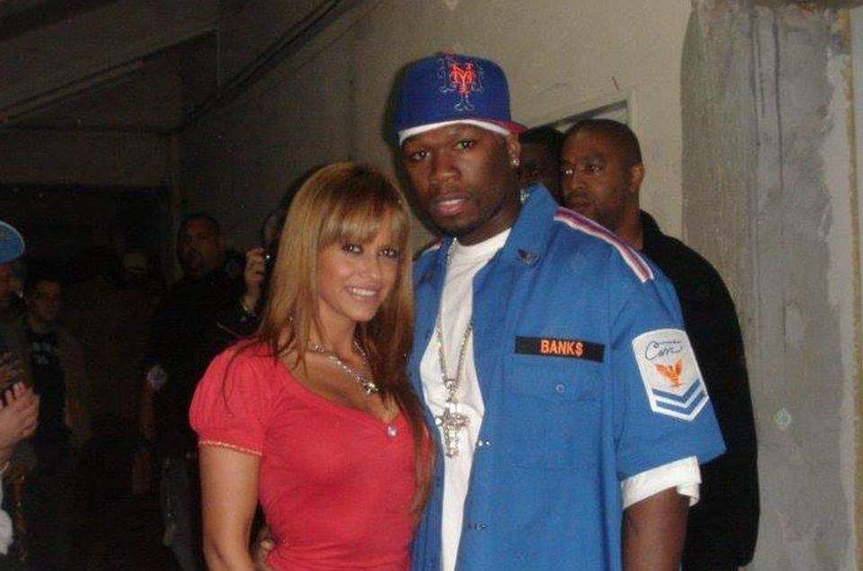 O cunoscută vedetă de la noi s-a tras în poza cu 50 Cent! Pariu că nu ghiceşti cine e norocoasa?