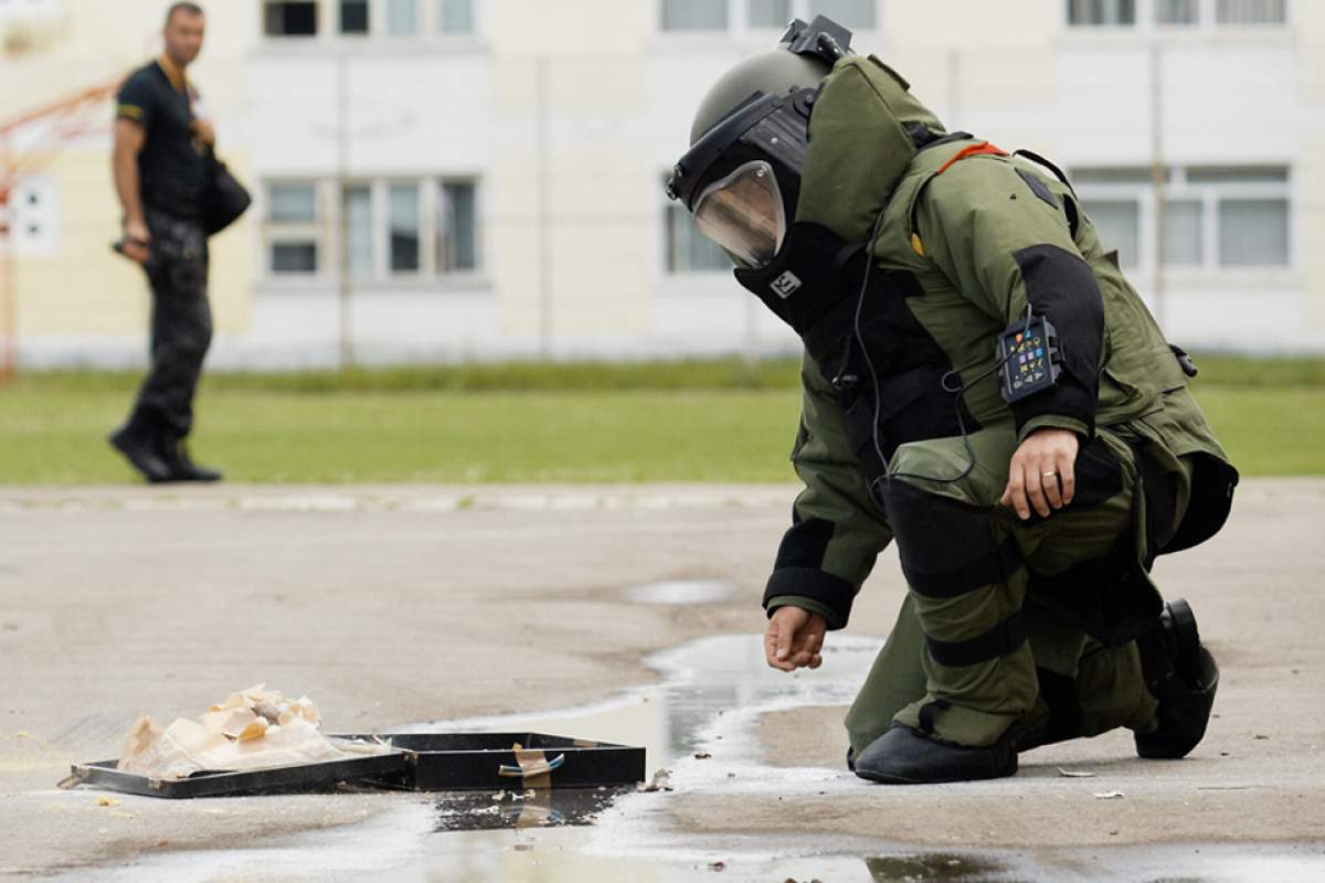 Panică la Universitatea din Iaşi! Un tânăr a detonat un dispozitiv artizanal în sala de examen