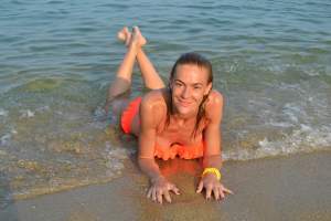 Roxana Ciuhulescu a dat foc Greciei. Uite ce sexy a fost vedeta pe plajă! Foto HOT