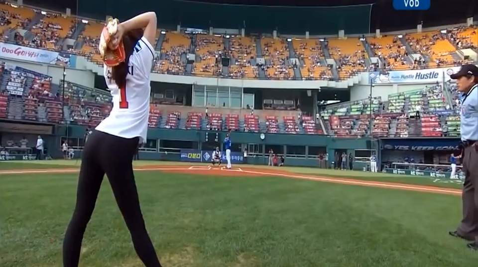 Te gândeai vreodată că baseball-ul poate fi atât de sexy? Uite aici dovada ce te va lăsa cu gura căscată!