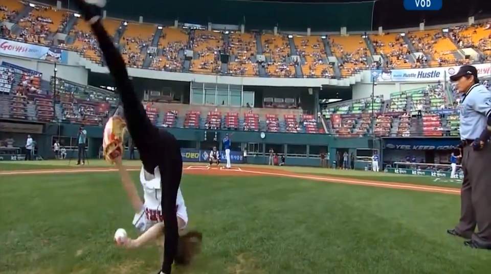 Te gândeai vreodată că baseball-ul poate fi atât de sexy? Uite aici dovada ce te va lăsa cu gura căscată!