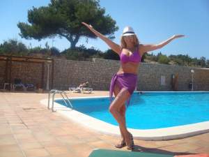 Julia Jianu o "arde" în Ibiza: "Sunt foarte fericită!" / Foto