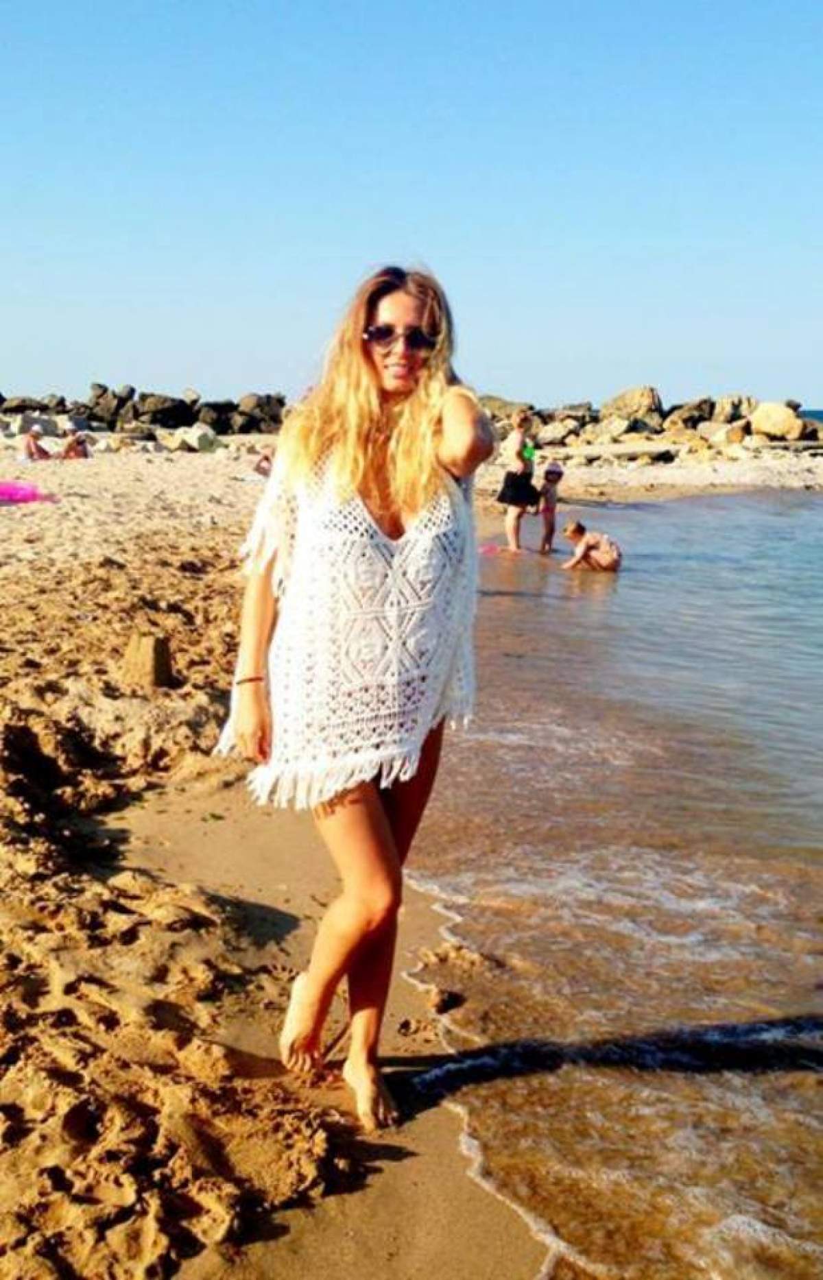 Andreea Bănică îşi dă întâlnire la mare. Vezi pe cine aşteaptă vedeta pe litoral!