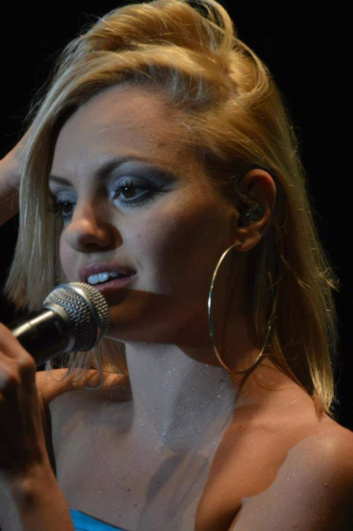 Alexandra Stan riscă să îşi piardă vocea? Vezi ce a păţit artista