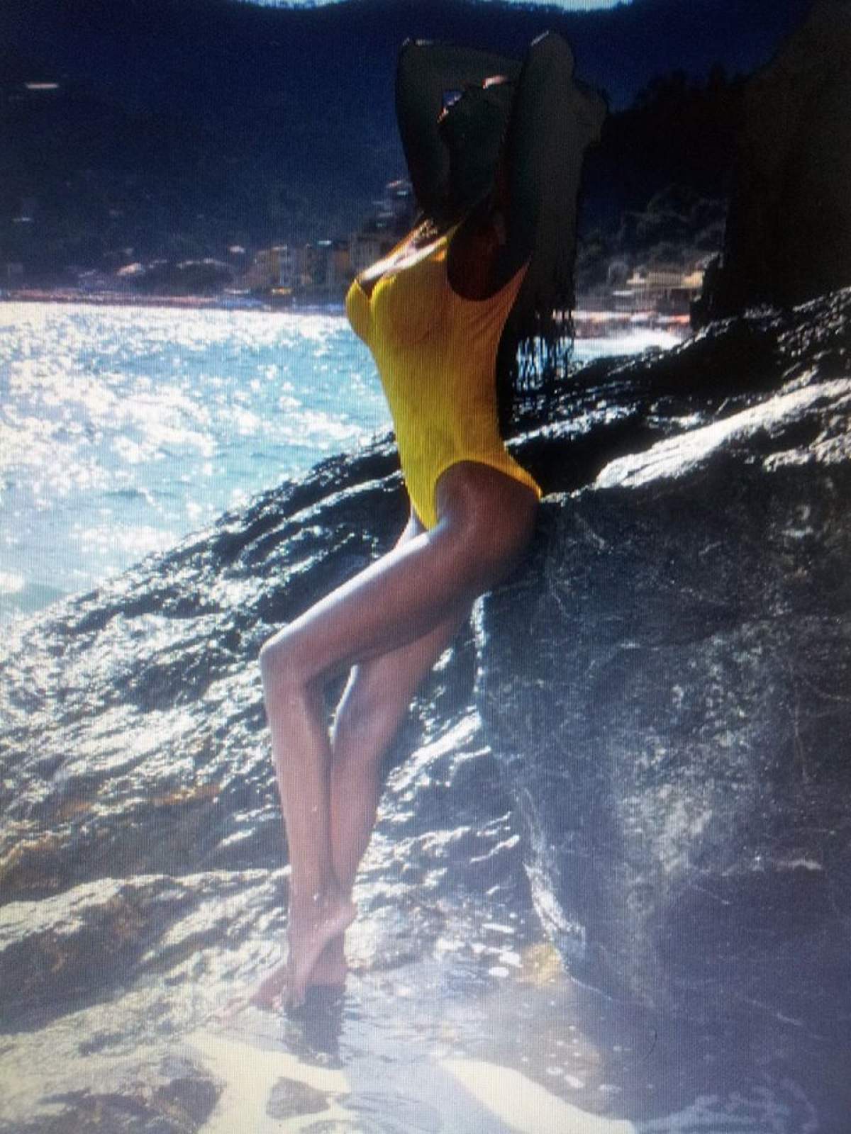 Laurette este din ce în ce mai sexy după despărţire!!! Uite cât de provocator a pozat vedeta
