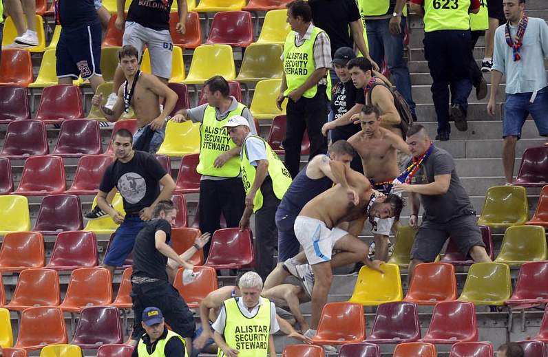 Bătaie între galerii la derby-ul Steaua-Dinamo