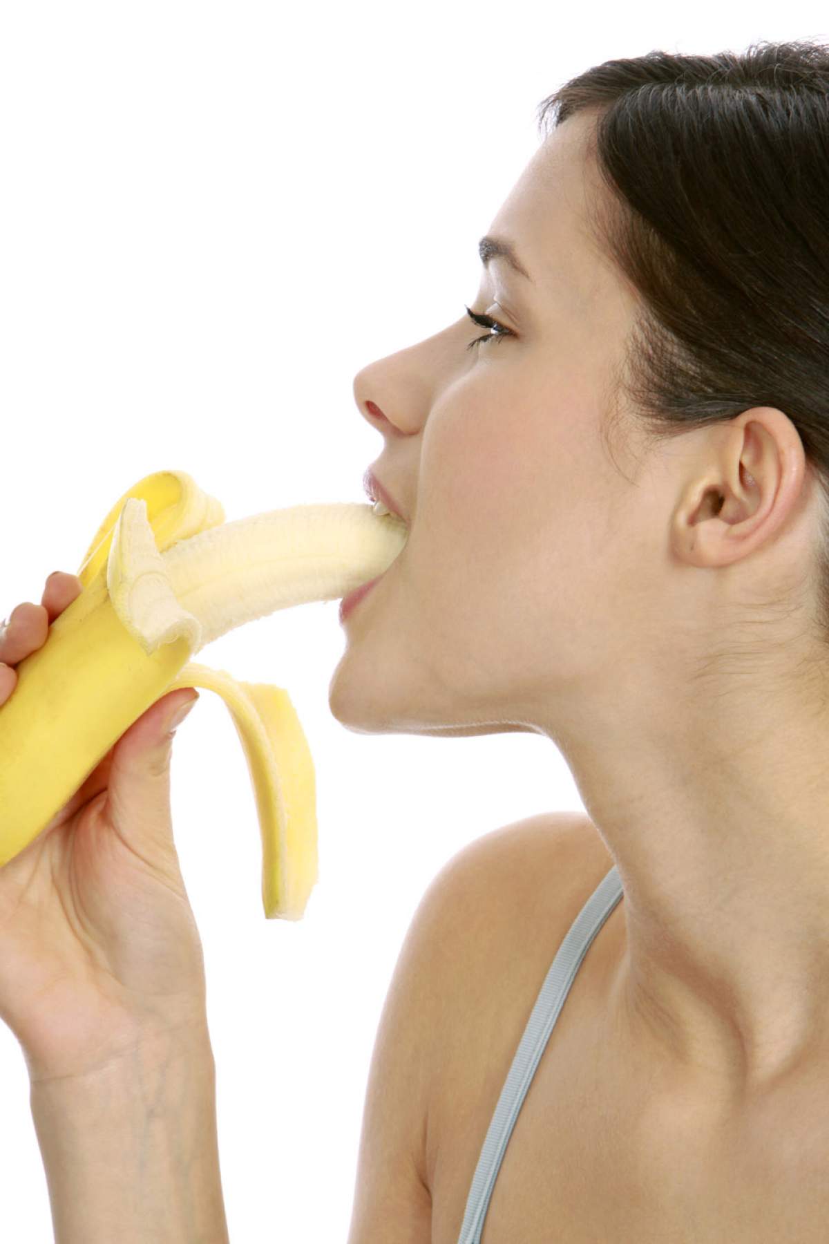 Pisi, ce-ţi mai place banana! / VIDEO