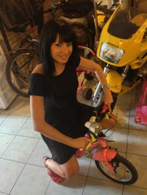 Roxana Marinescu şi-a tras bicicletă roz!