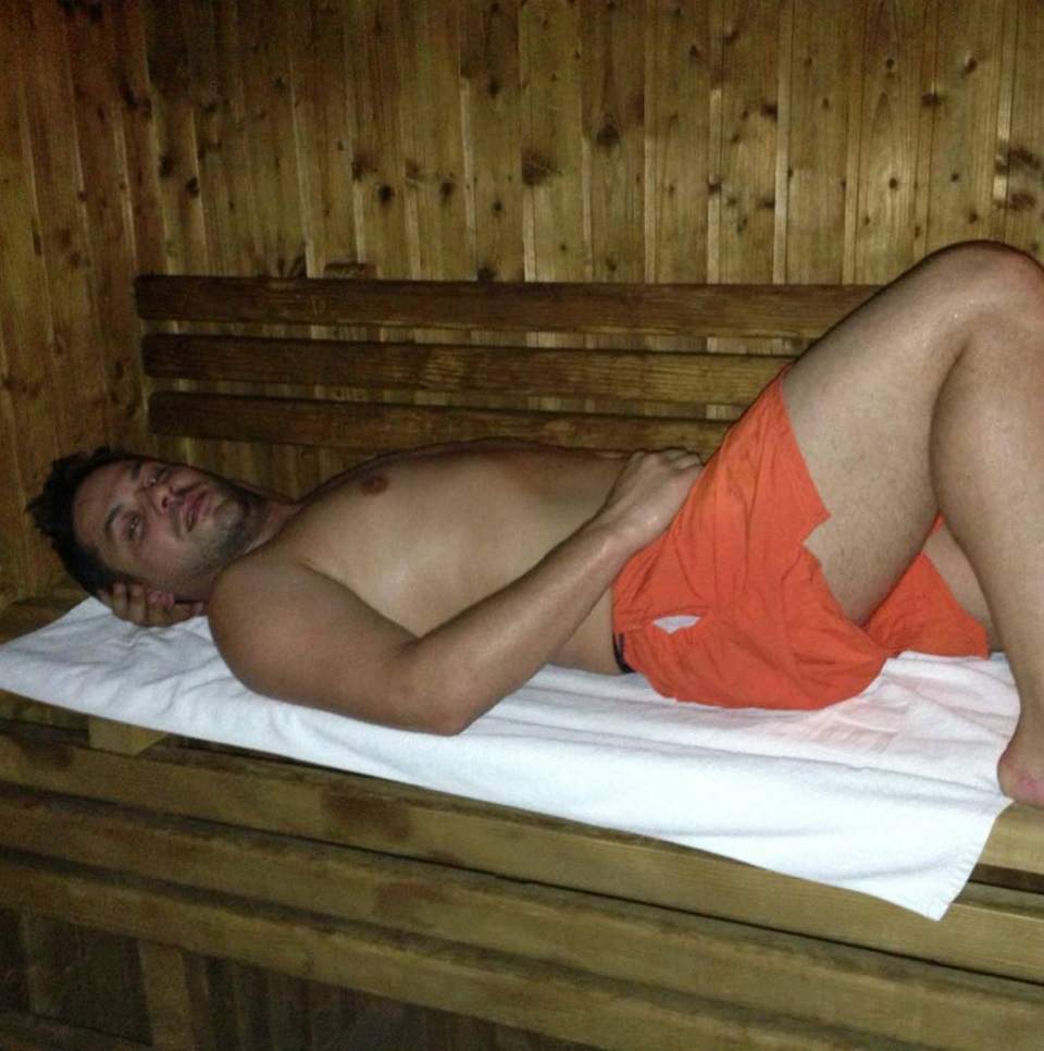 Hmm! Augustin Viziru se vrea sexy!