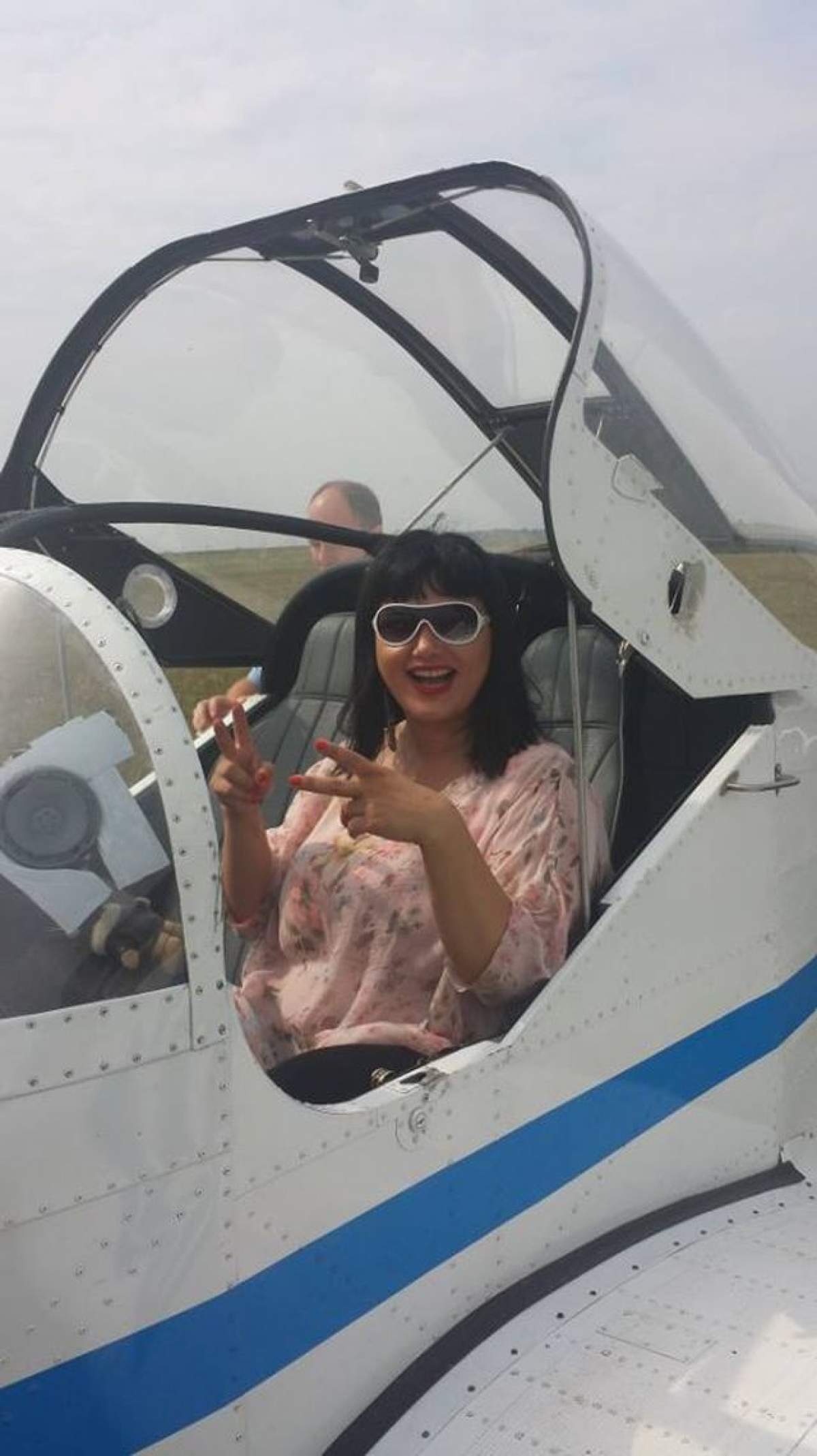 Ozana Barabancea se face pilot! FOTOGRAFII INEDITE!