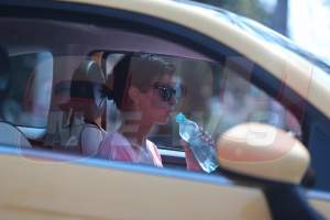 Uite până unde te aduce depresia! De când a rămas fără iubit, Mădălina Pamfile mănâncă singură în maşină! / FOTO