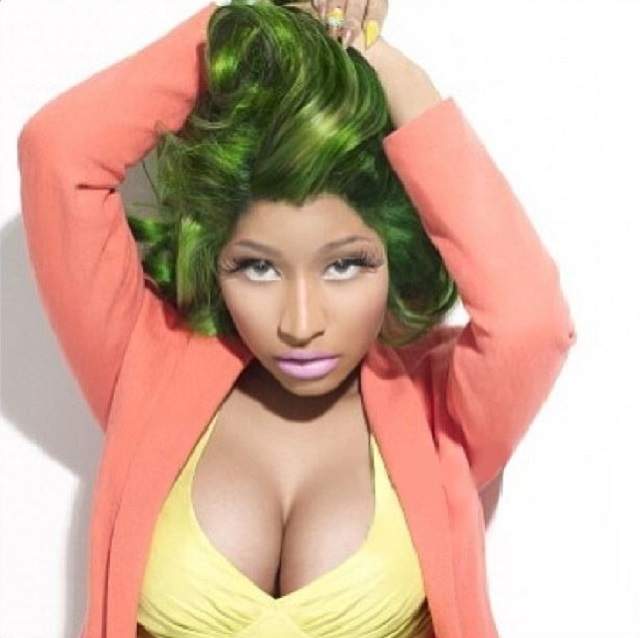 Nicki Minaj şi-a vopsit părul din blond în verde! Intră să vezi cum îi stă! / FOTO