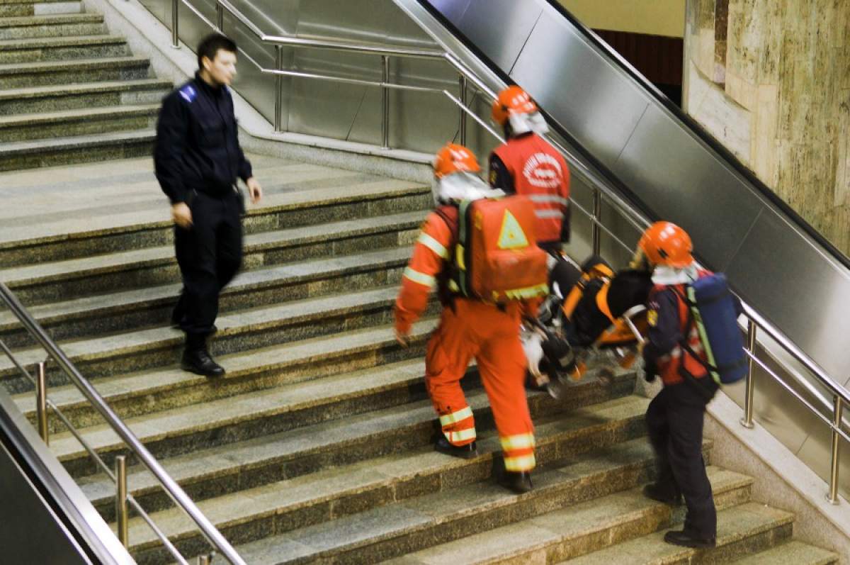 O femeie s-a aruncat în faţa metroului! Circulaţia pe acea rută a fost blocată pentru câteva zeci de minute