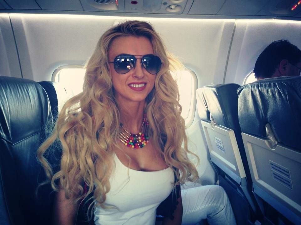 Andreea Bălan nu îşi mai arată sânii! Uite cu ce atrage mai nou atenţia!