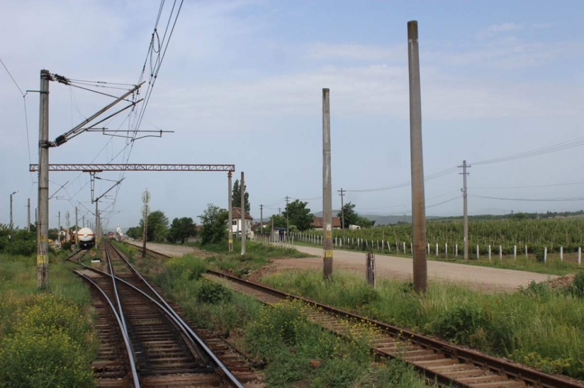 Un adevărat miracol! Un bărbat a supravieţuit după ce a fost lovit de un tren care circula cu 110km/h!