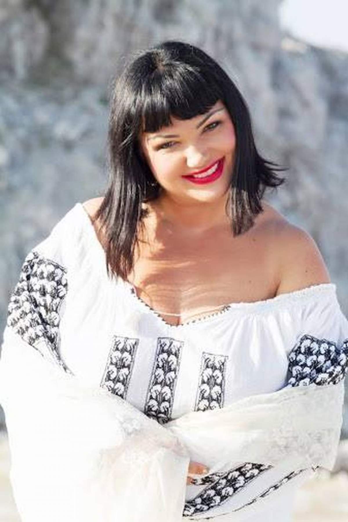 Ozana Barabancea, în port popular! GALERIE FOTO de SENZAŢIE!