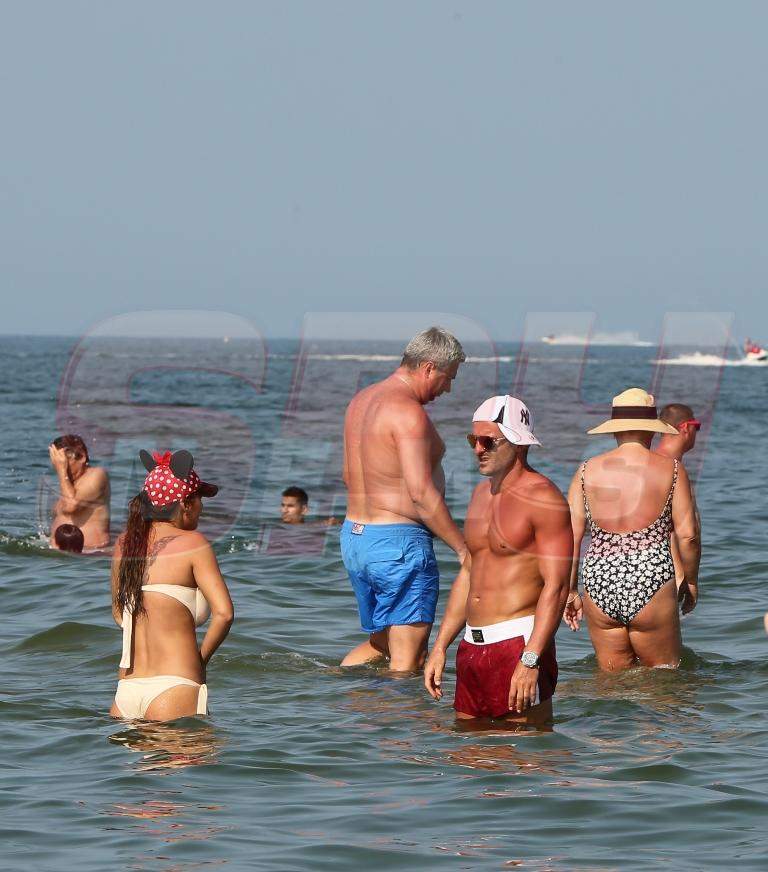 EXCLUSIV!!! Roxana Vancea la mare, cu mâna-n chiloţei! Reacţia iubitului e pe măsură! / GALERIE FOTO