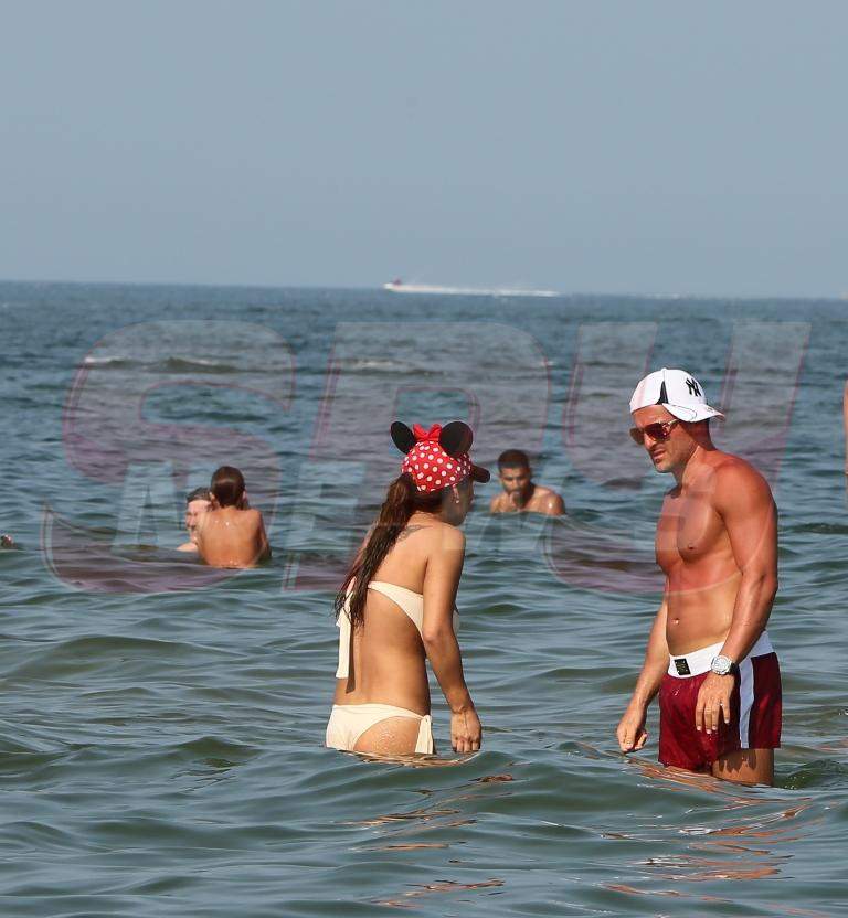 EXCLUSIV!!! Roxana Vancea la mare, cu mâna-n chiloţei! Reacţia iubitului e pe măsură! / GALERIE FOTO