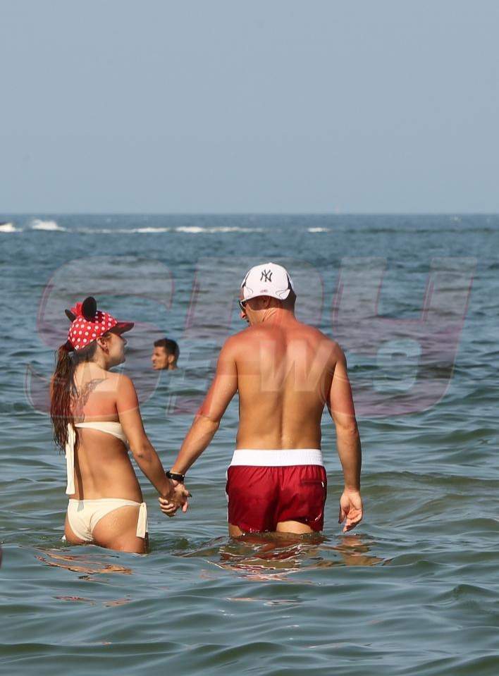 EXCLUSIV!!! Roxana Vancea la mare, cu mâna-n chiloţei! Reacţia iubitului e pe măsură! / GALERIE FOTO