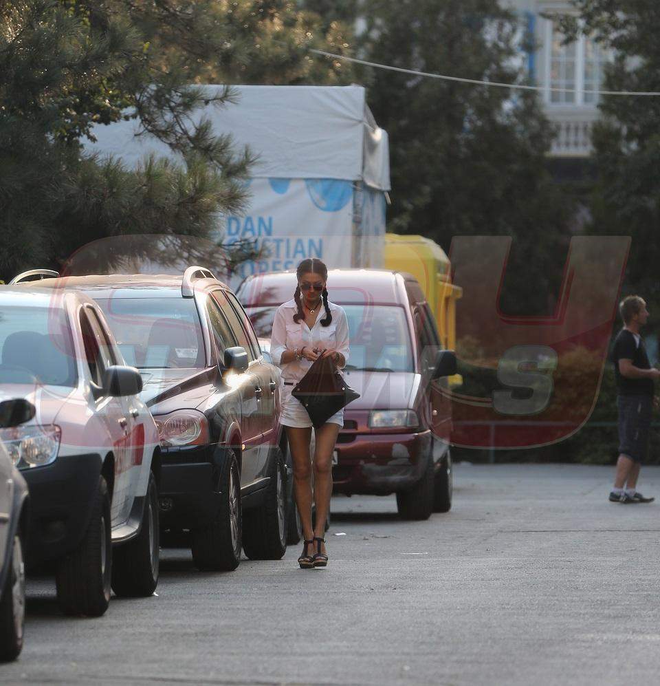 Ce s-a întâmplat cu Gabi Cristea? Vedeta moare de plictiseală şi rătăceşte fără noimă prin mall-uri