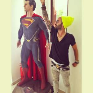 Matteo vrea să îi ia locul lui Superman! Cântăreţul se vrea supererou! / Foto