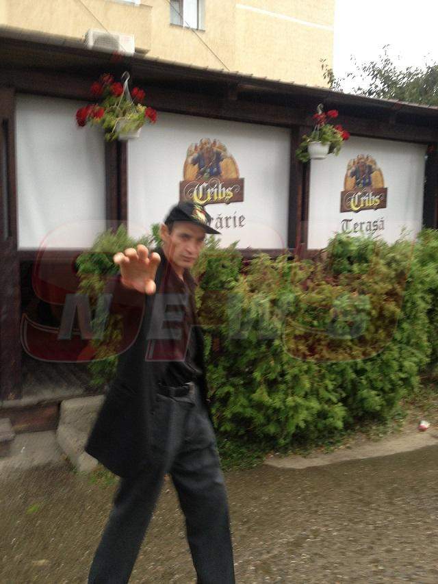 Tatăl Monicăi Gabor s-ar fi înecat în bere. Nu l-a lăsat presa!