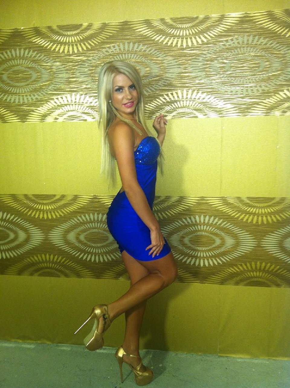 Trei fete cucuiete. Care dintre surorile Mocanu ţi se pare mai sexy?