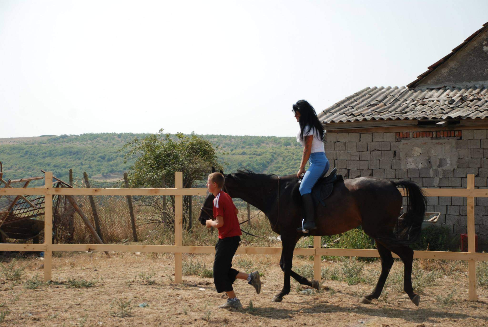 Marcele, uite ce ai pierdut! Fostele iubite se fotografiază în poziţii incitante!