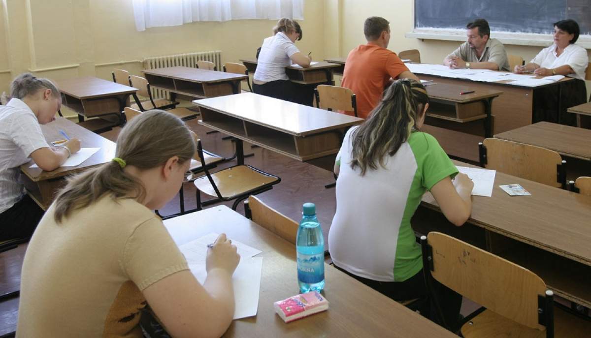 Gafă de tot râsul în sesiunea a doua a  examenului de Bacalaureat 2013! Uite ce a făcut un tânăr nepriceput în metodele copiatului!