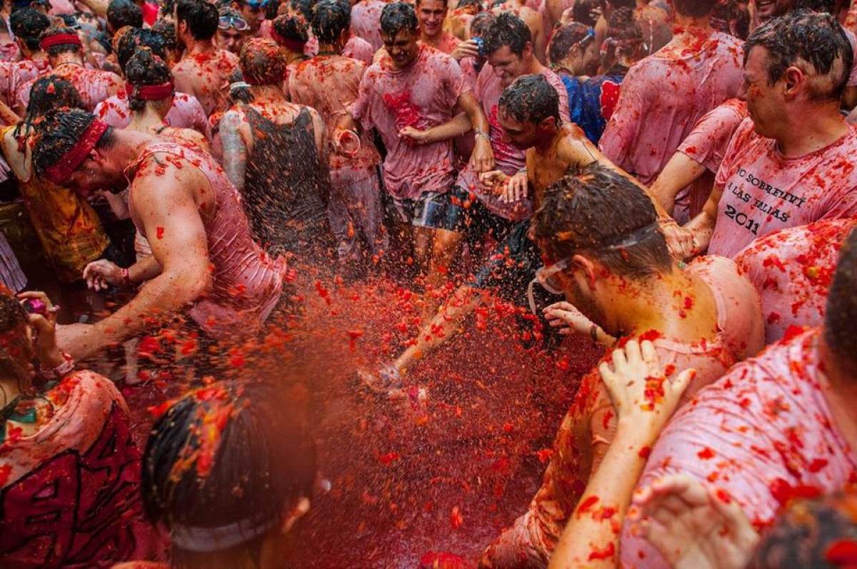 "La Tomatina", cea mai mare bătaie cu roşii din lume / VIDEO