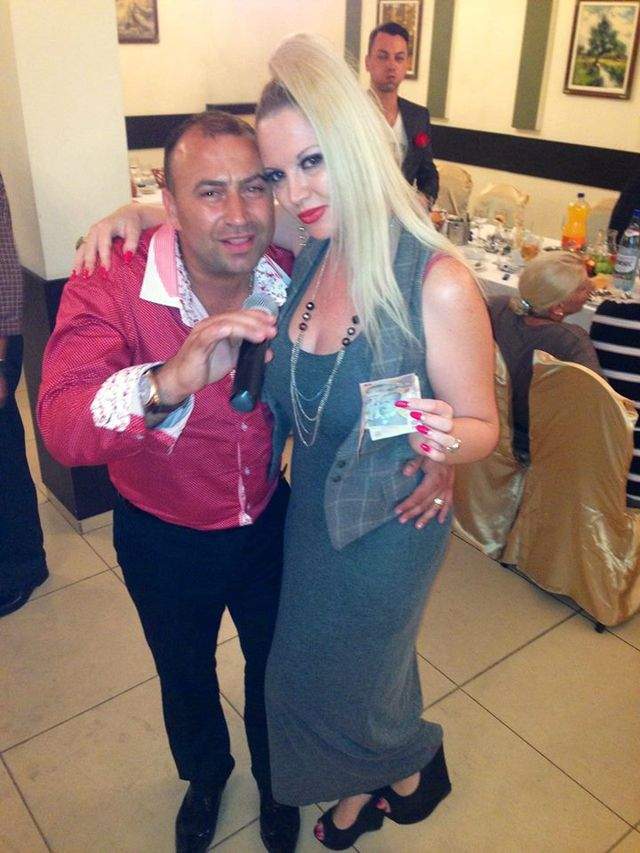 Oana Lis toacă banii la lăutari!