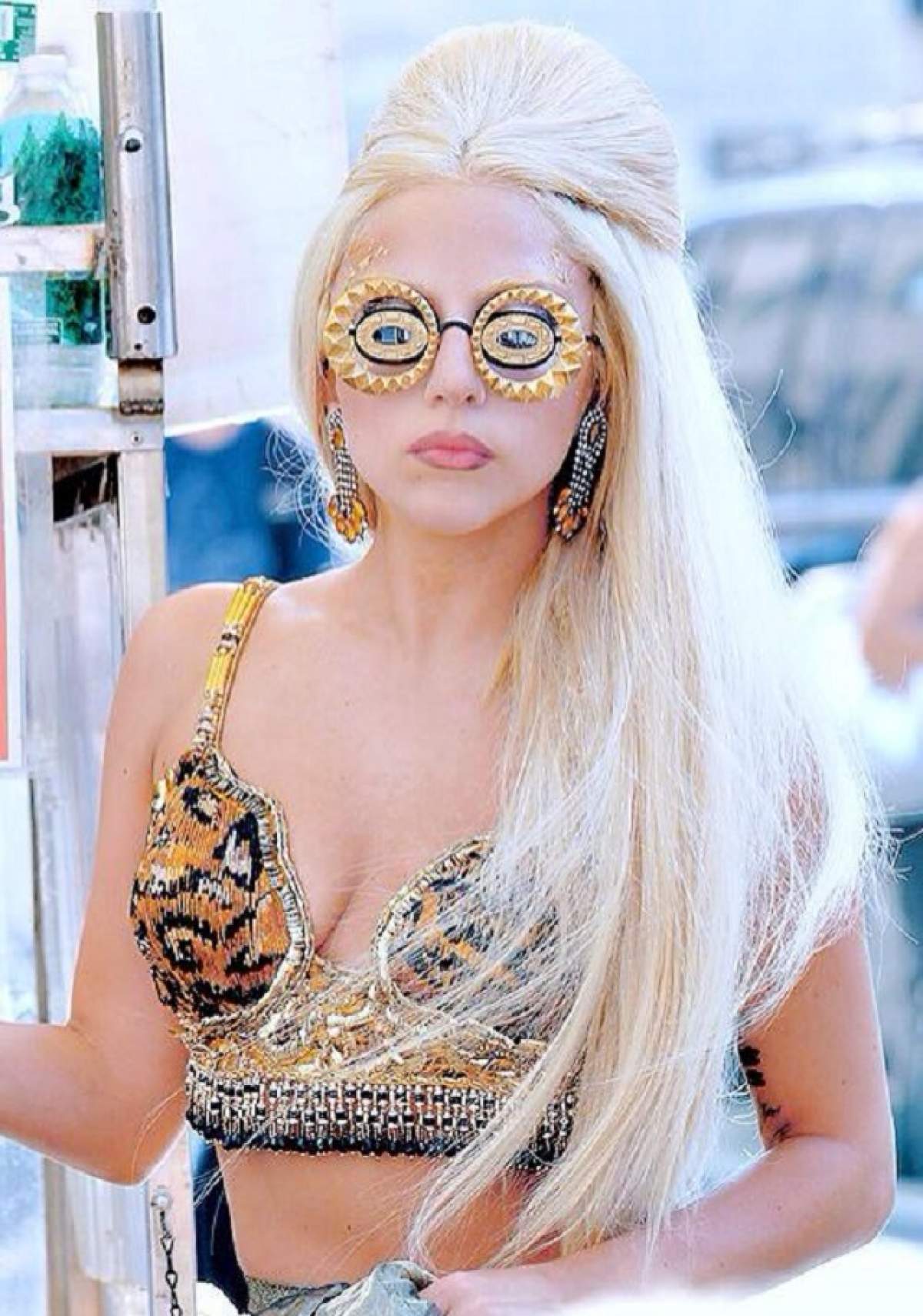 Lady Gaga s-a pozat lângă un monstru! Imaginea ne face să o luăm la fugă!