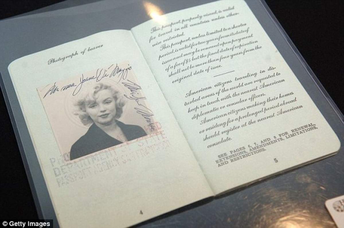 Eşti curios cum arată paşaportul lui Albert Einstein, Marilyn Monroe sau alte celebrităţi de colecţie? Intra să vezi