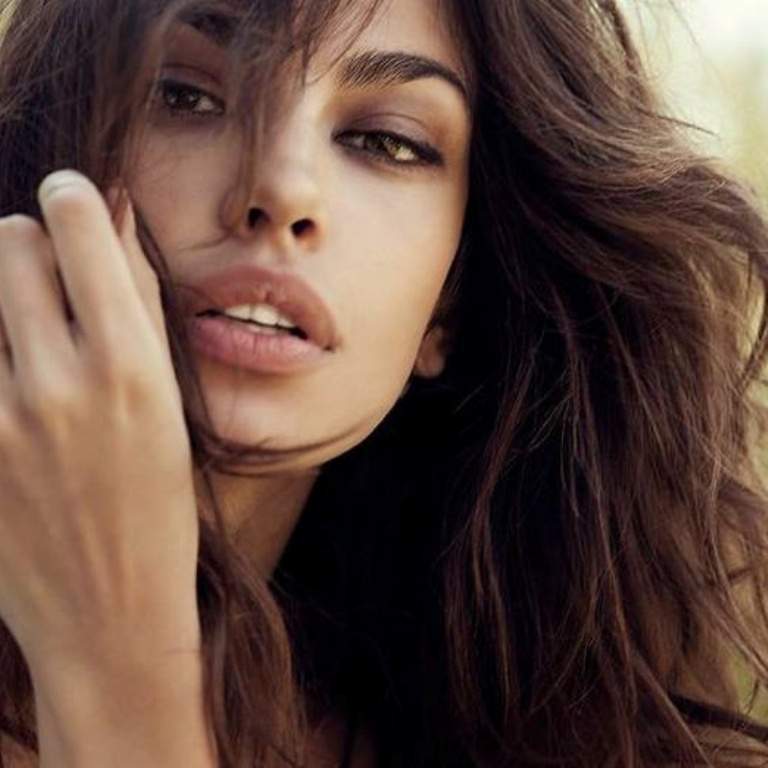 Sport în costum de baie! Mădălina Ghenea, mai fierbinte ca niciodată!!!