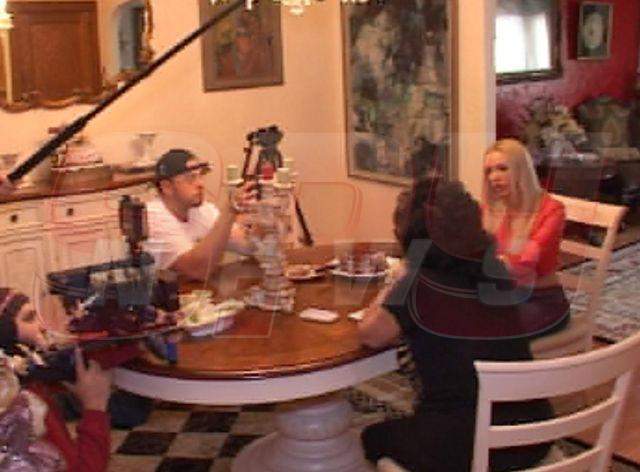 Uite unde a ajuns Carmen Harra! Prezicătoarea şi fiica sa, protagonistele unui reality-show în America! / GALERIE FOTO & VIDEO