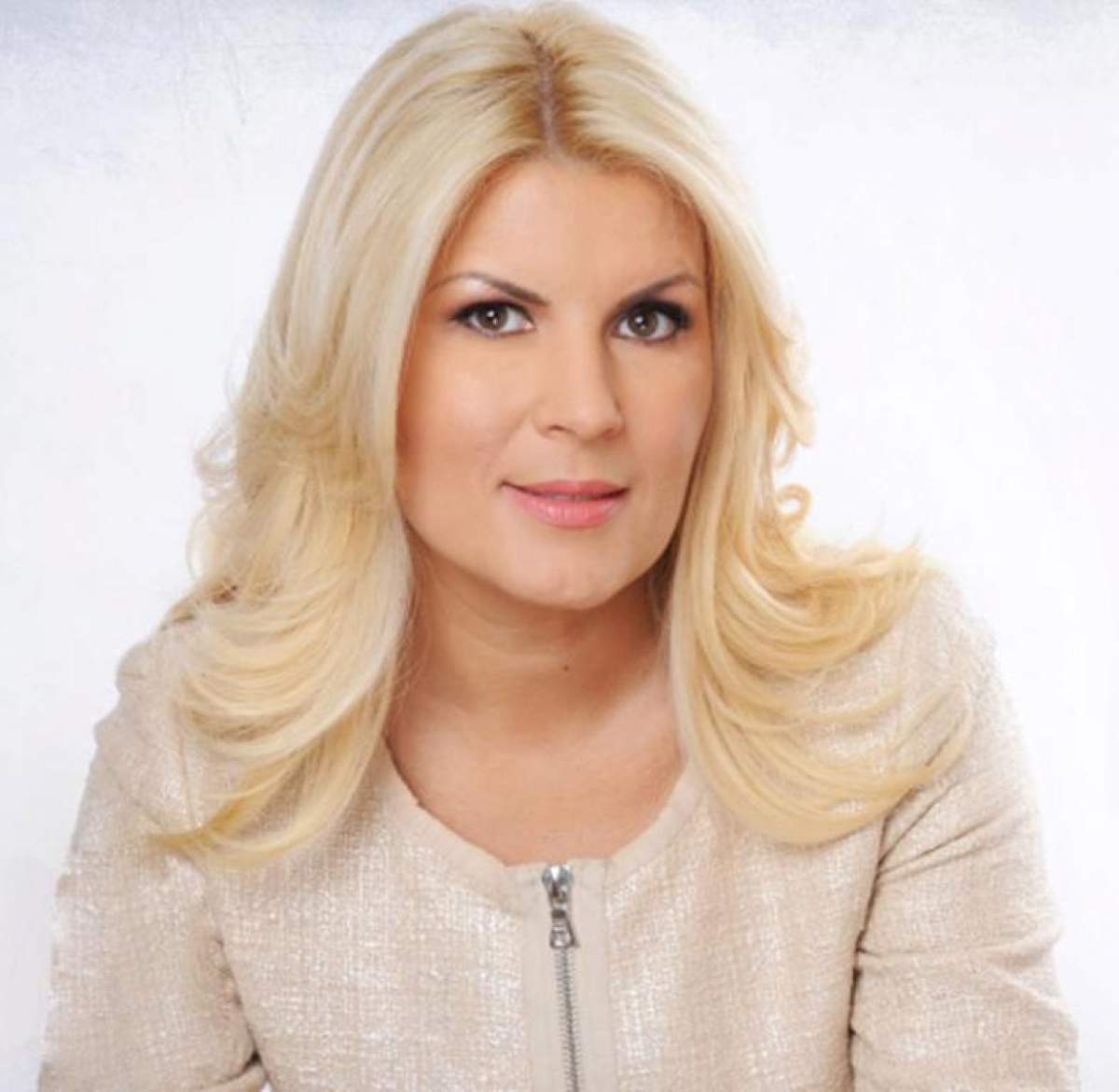 "Mâncam în benzinării, dormeam în maşină!" Îţi vine să crezi ce stil de viaţă a avut Elena Udrea?