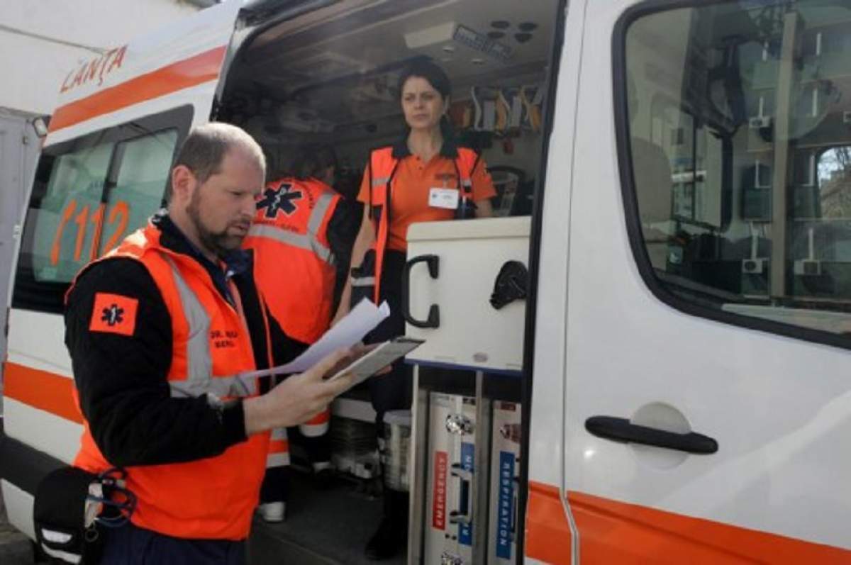 20 de persoane au fost rănite după ce au căzut cu autoturismul într-o râpă din judeţul Gorj!