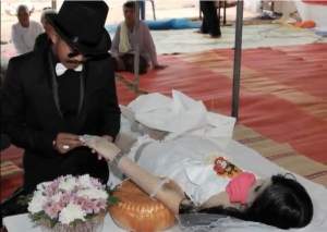 CUTREMURĂTOR! Un tânăr s-a căsătorit cu iubita lui moartă / VIDEO