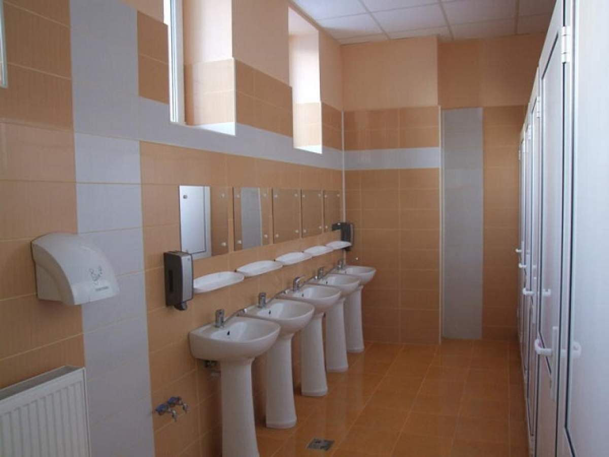 Grup sanitar de 90.000 de euro pentru o şcoală din Botoşani!