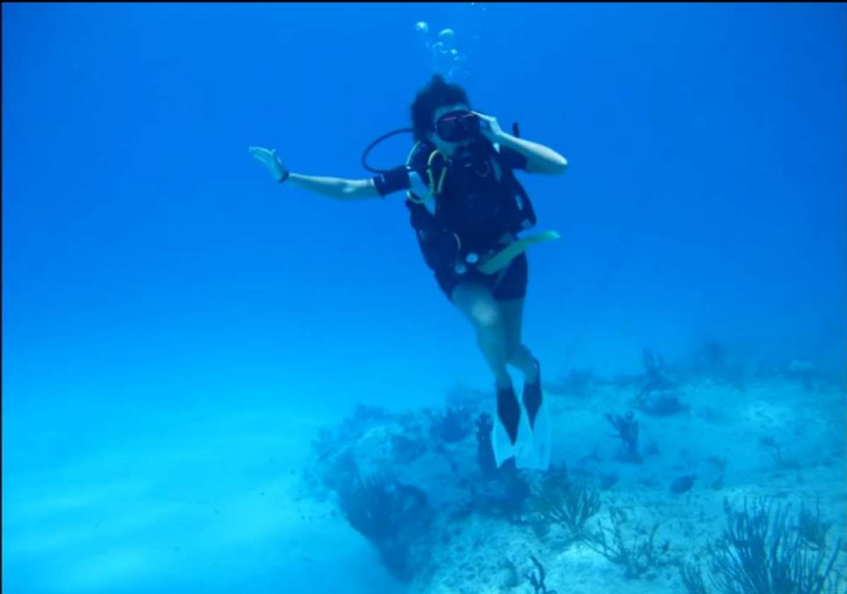 Anna Lesko face scuba diving!!! Videoclip de senzaţie