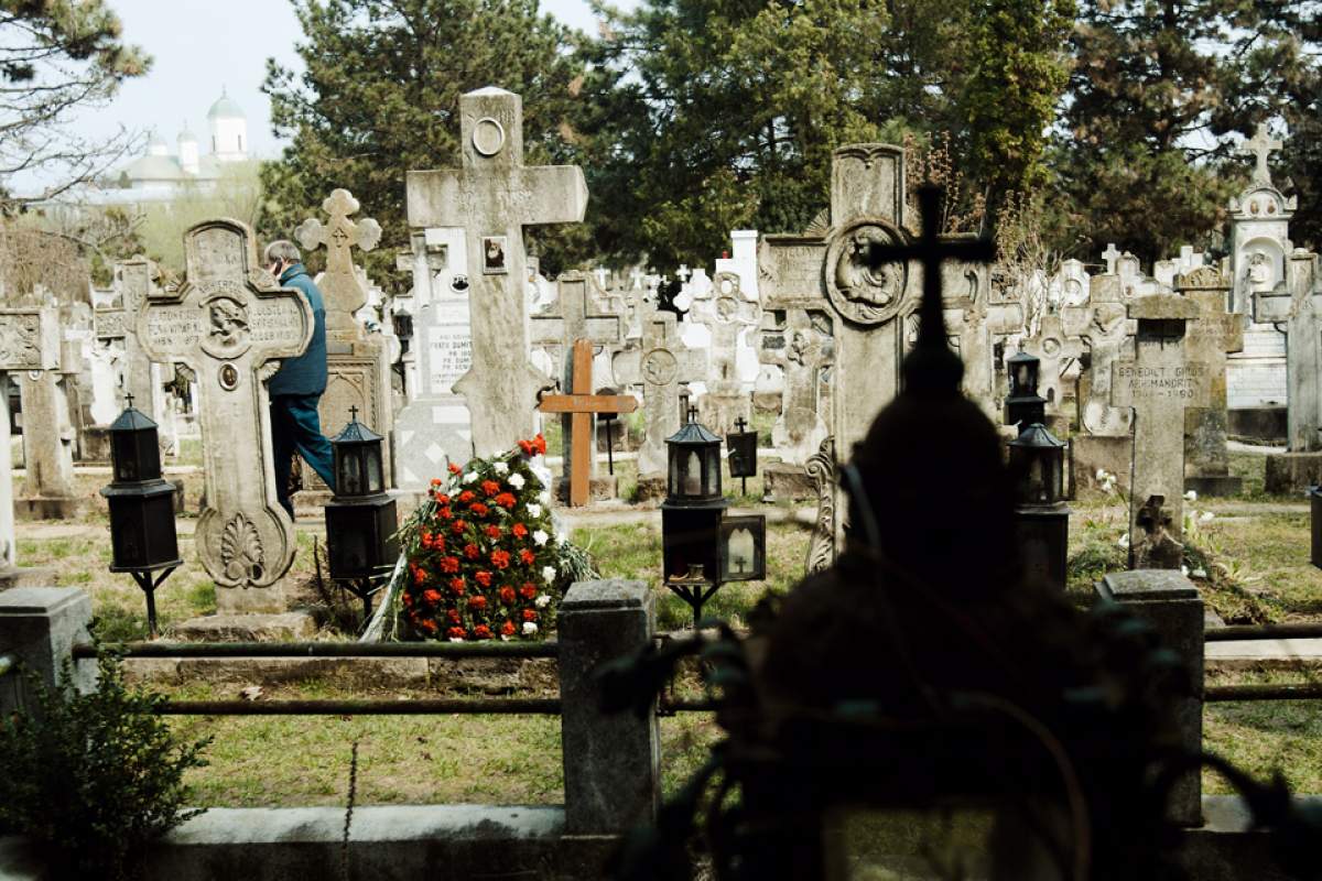 La cimitir, mai ceva ca la metrou! Intri doar pe bază de cartelă!