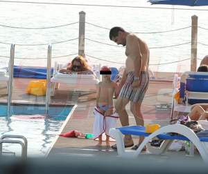 EXCLUSIV!!!!! Marcel Sârbu surprins la mare în compania unei şatene! Vezi cine e persoana care i-a cucerit inima!/ Foto Paparazzi