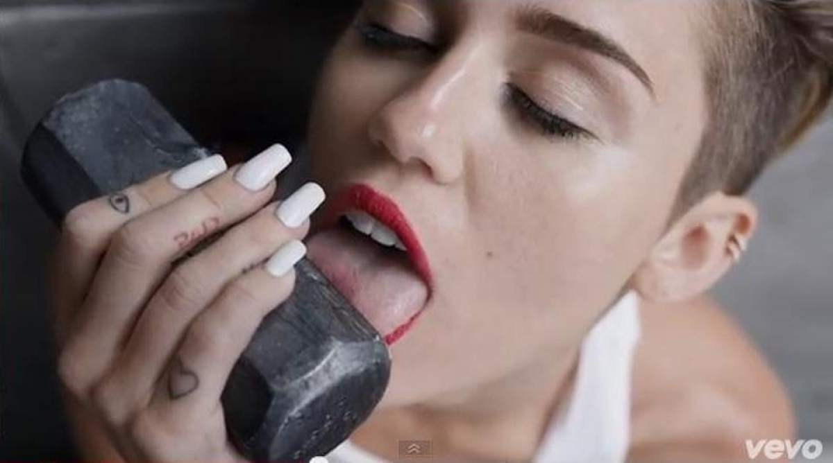 INCREDIBIL! Miley Cyrus, NUD în noul său videoclip!  / VIDEO