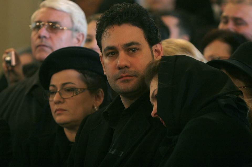 DOSAR Război pe 2.000.000 de euro! Fraţii Dolănescu îşi împart şi locurile-n cimitir