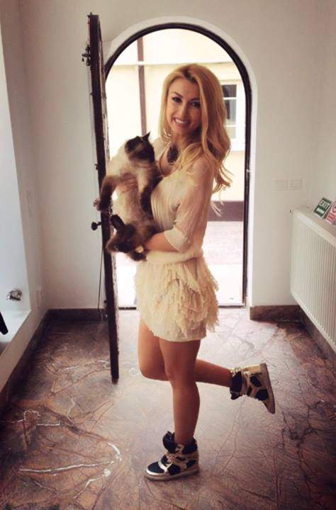 Andreea Bălan şi-a tras o pufoşenie!